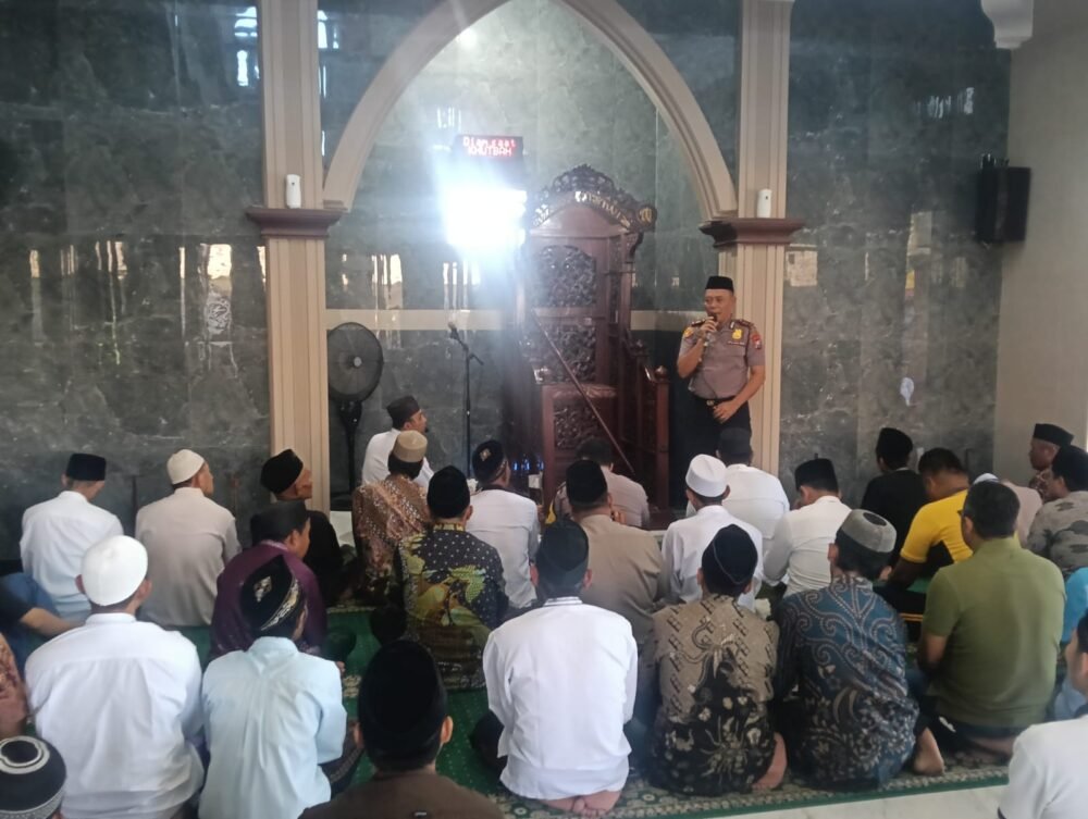Kapolsek Jabon Gelar Jumat Keliling di Masjid An-Nur 2 Sidoarjo