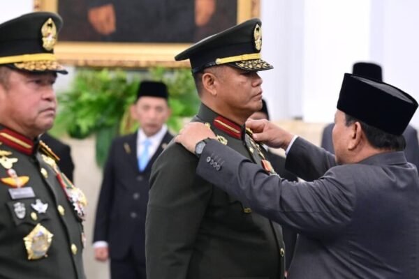 residen Prabowo Lantik 4 Wamen dan KSAD Baru di Istana Negara